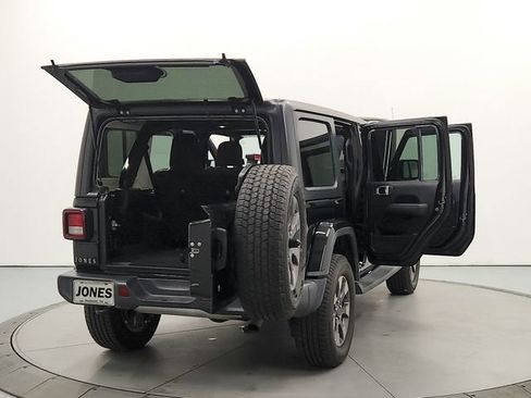 Used 2019 Jeep Wrangler Unlimited Sahara AWD/4WD image 14