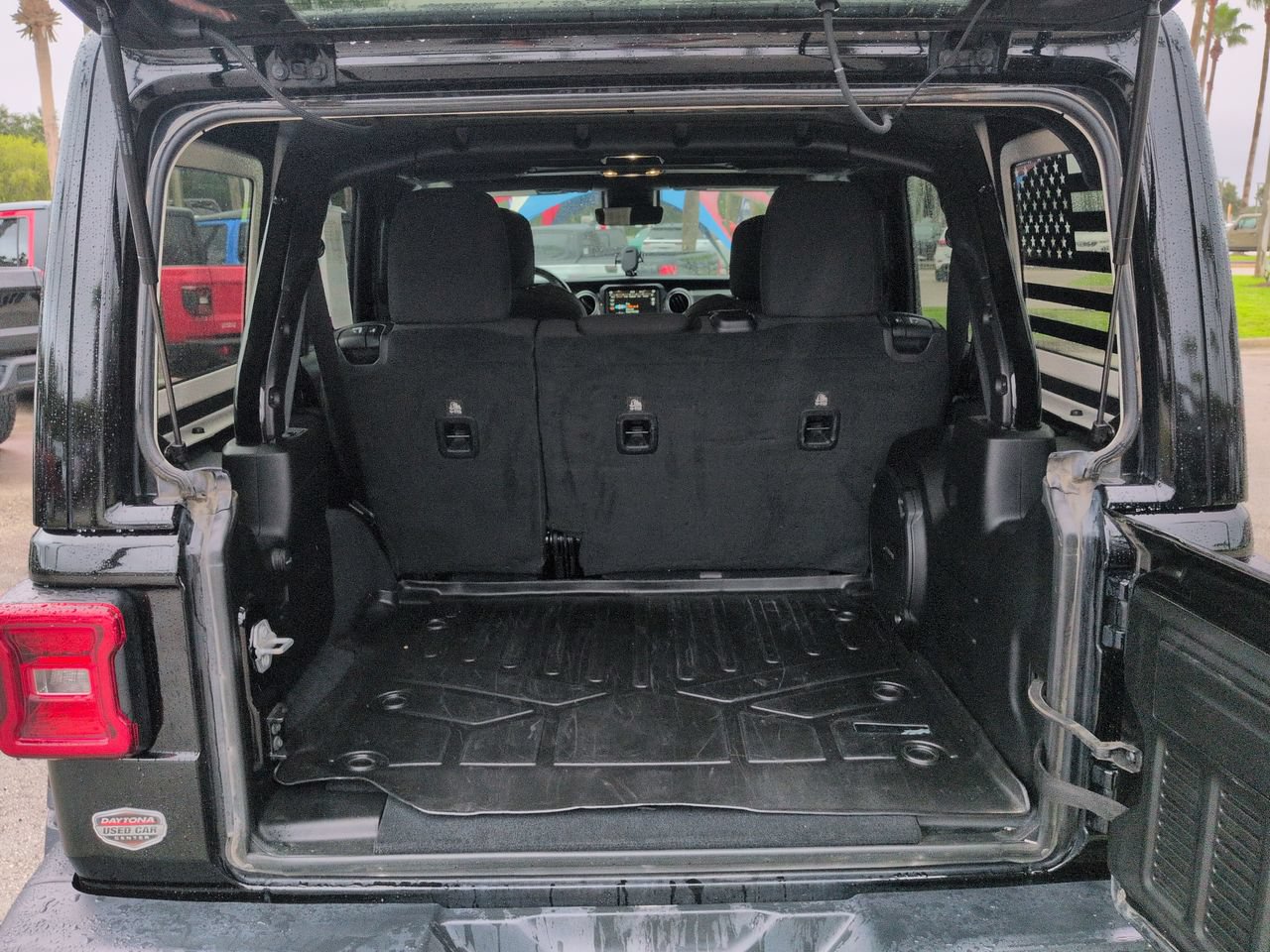 Used 2019 Jeep Wrangler Unlimited Sahara AWD/4WD image 12