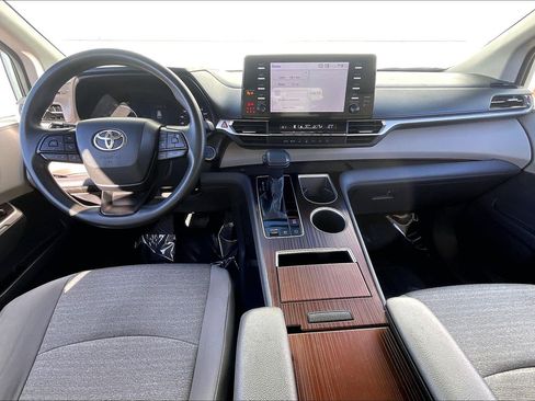 Used 2023 Toyota Sienna LE image 19