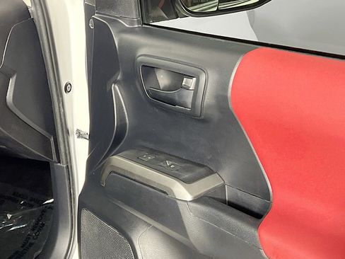 Used 2019 Toyota Tacoma SR5 image 31