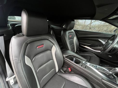 Used 2018 Chevrolet Camaro SS image 18