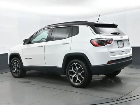 Used 2025 Jeep Compass Limited image 9