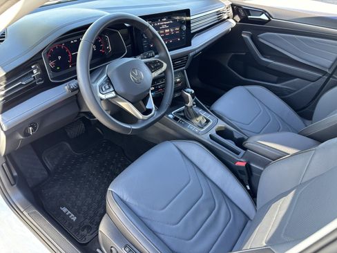 Certified 2025 Volkswagen Jetta SEL image 17