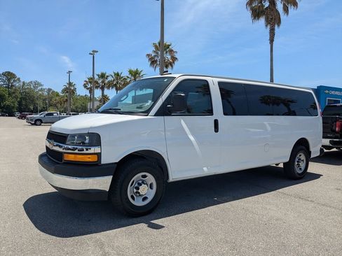 Certified 2024 Chevrolet Express 3500 LT w/ LT Preferred Equipment Group image 7