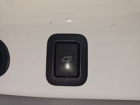 Used 2016 Toyota Highlander Limited image 27