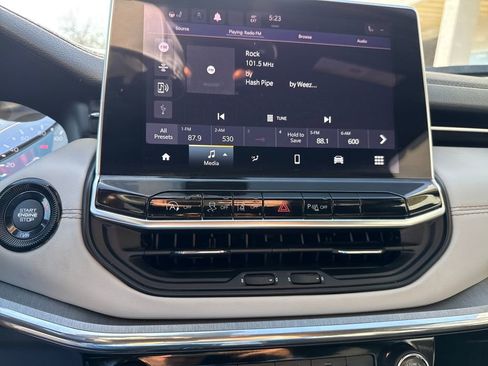 Used 2024 Jeep Compass Limited image 3