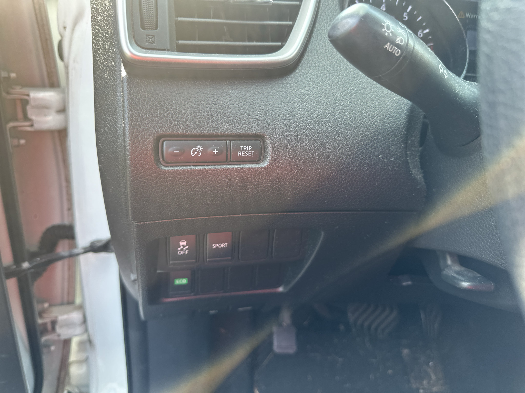 Used 2015 Nissan Rogue SV FWD image 21
