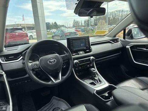 Used 2020 Toyota RAV4 XLE Premium image 27