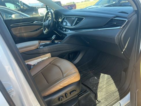 Used 2018 Buick Enclave Essence image 12