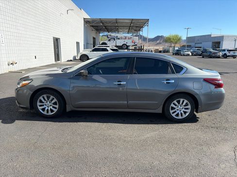 Used 2018 Nissan Altima 2.5 S w/ S Convenience Package FWD image 2