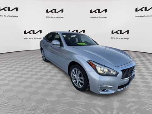 Used 2019 INFINITI Q70 Luxe image 4