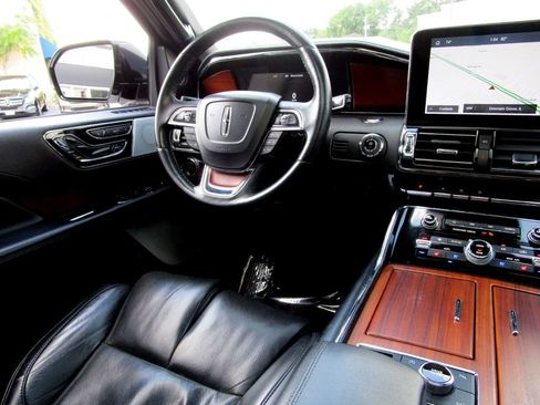 Used 2020 Lincoln Navigator L Reserve w/ Luxury Package AWD/4WD image 19