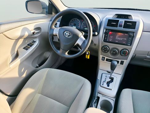 Used 2013 Toyota Corolla image 16