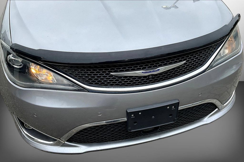 Used 2020 Chrysler Pacifica Touring w/ Advanced Safetytec Group FWD image 26
