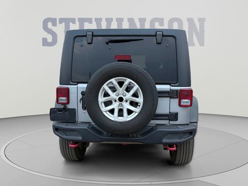 Used 2016 Jeep Wrangler Unlimited Rubicon AWD/4WD image 4