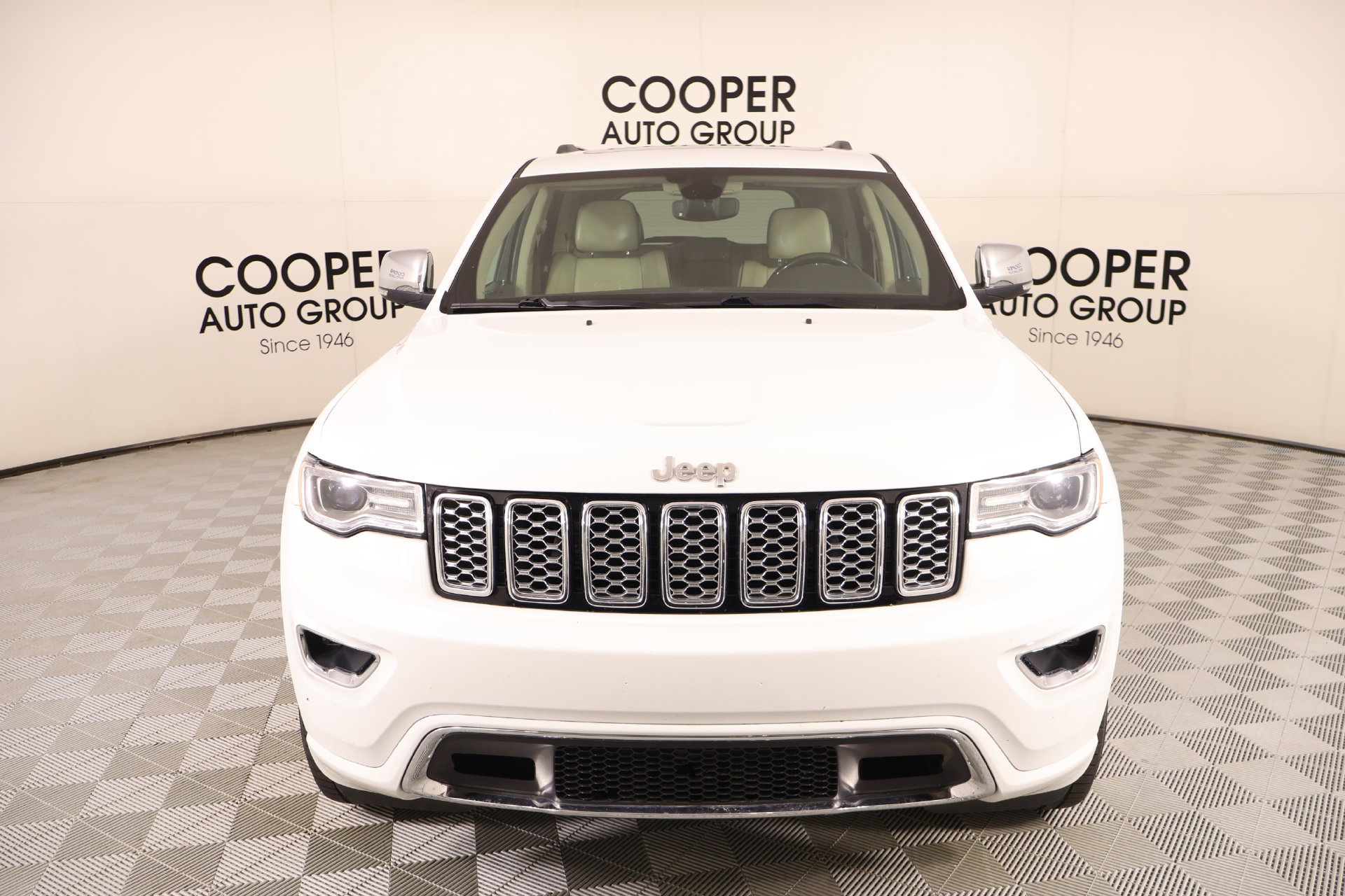 Used 2019 Jeep Grand Cherokee Overland AWD/4WD image 10