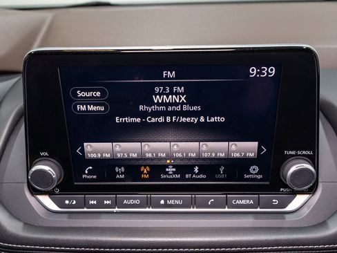 Used 2023 Nissan Rogue SV image 18