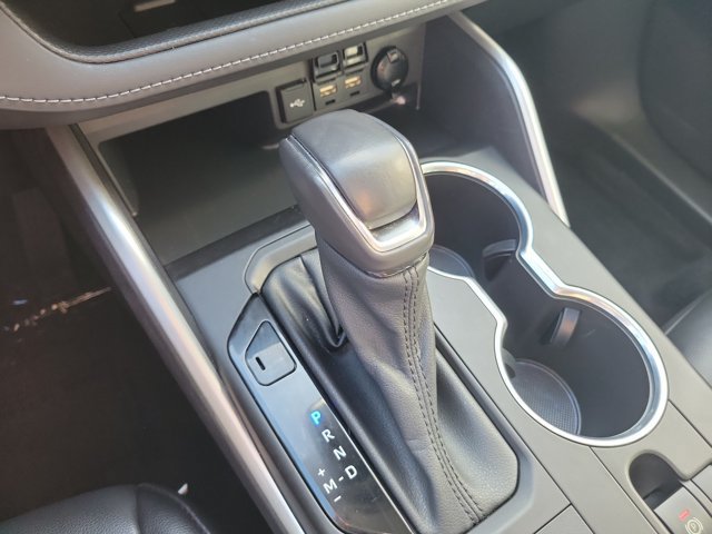 Used 2021 Toyota Highlander XLE AWD/4WD image 32