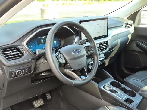 Used 2023 Ford Escape Platinum w/ Class II Trailer Tow Package AWD/4WD image 12