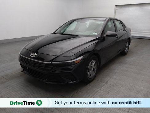 Used 2024 Hyundai Elantra SE image 1