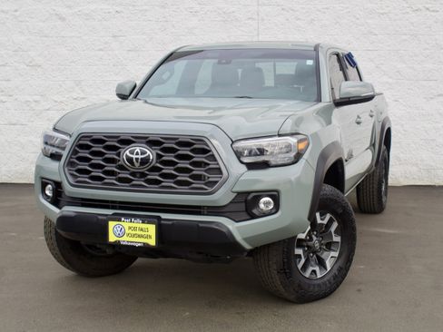 Used 2023 Toyota Tacoma TRD Off-Road w/ TRD Premium Off Road Package image 3