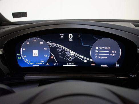 Certified 2025 Porsche Macan 4 Electric image 27