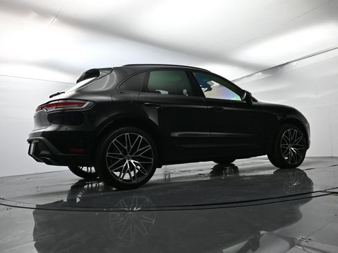 Used 2025 Porsche Macan image 54