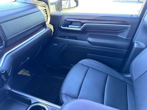 Used 2025 GMC Sierra 2500 SLT w/ SLT Convenience Package image 33