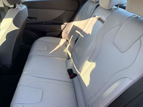 Used 2023 Hyundai Elantra Limited image 13