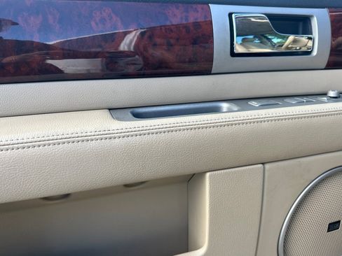 Used 2005 Lincoln Navigator 4WD image 10