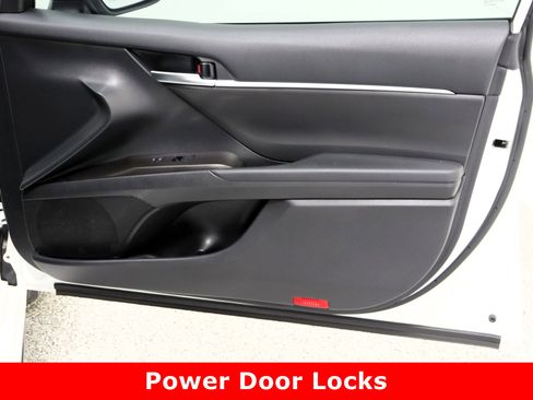 Used 2024 Toyota Camry SE image 32