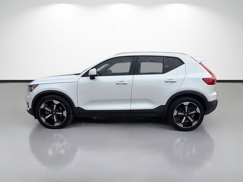 Used 2021 Volvo XC40 T5 Momentum w/ Premium Package AWD/4WD image 6