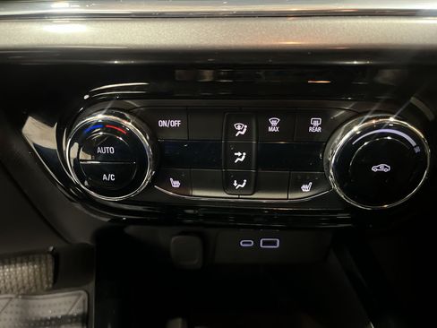 Used 2025 Chevrolet Trax ACTIV w/ Sunroof Package FWD image 14