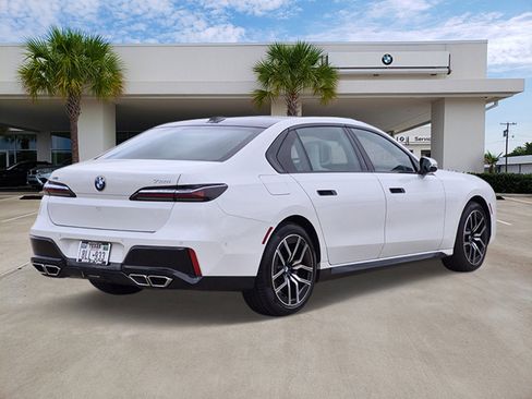 Certified 2025 BMW 760i xDrive w/ Luxury Rear Seating Package AWD/4WD image 4