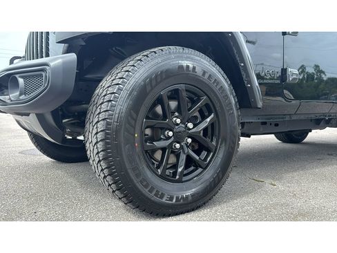 Used 2022 Jeep Gladiator Sport AWD/4WD image 11