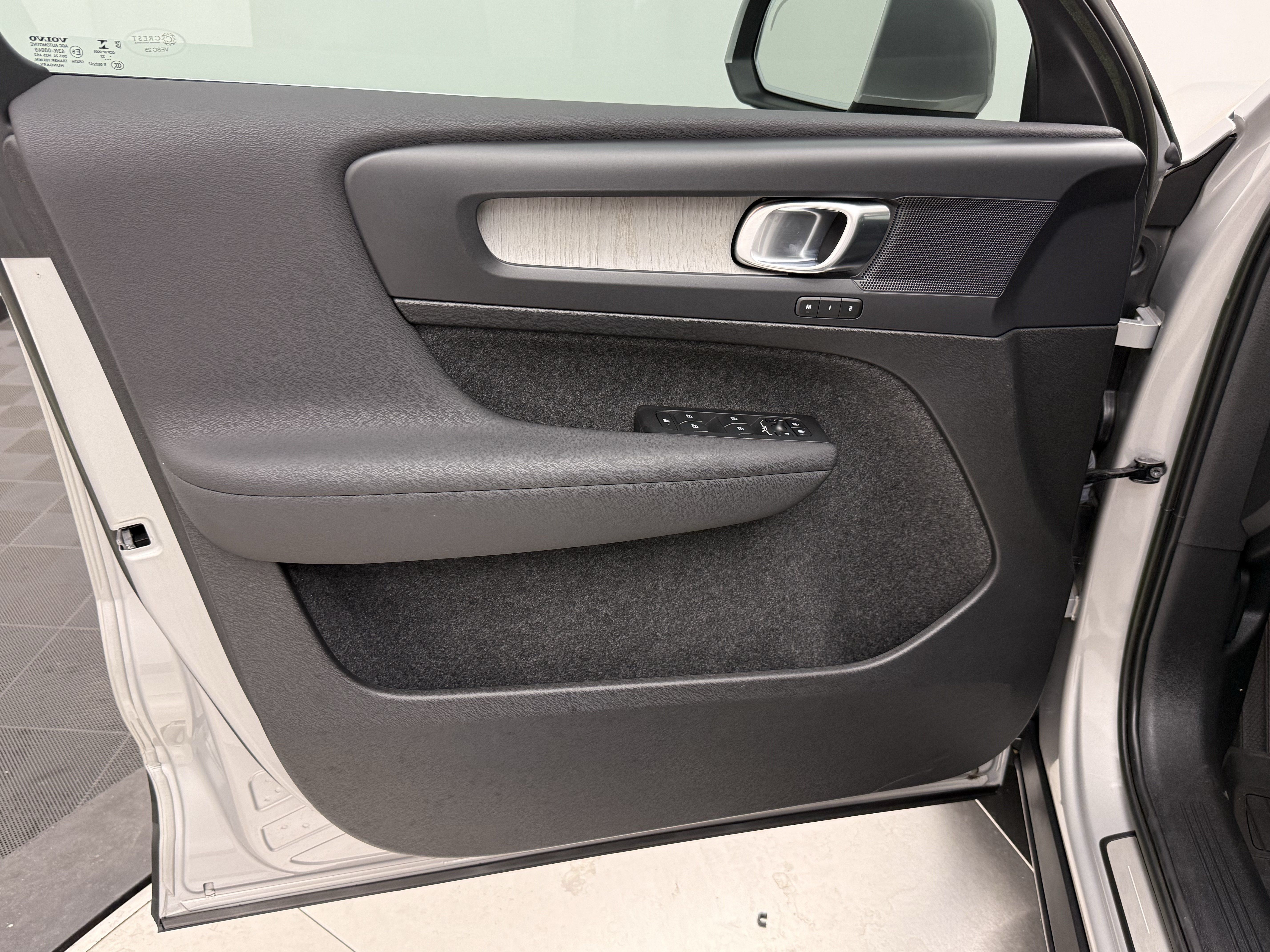 Certified 2023 Volvo XC40 B5 Plus w/ Driver Assist Package AWD/4WD image 10
