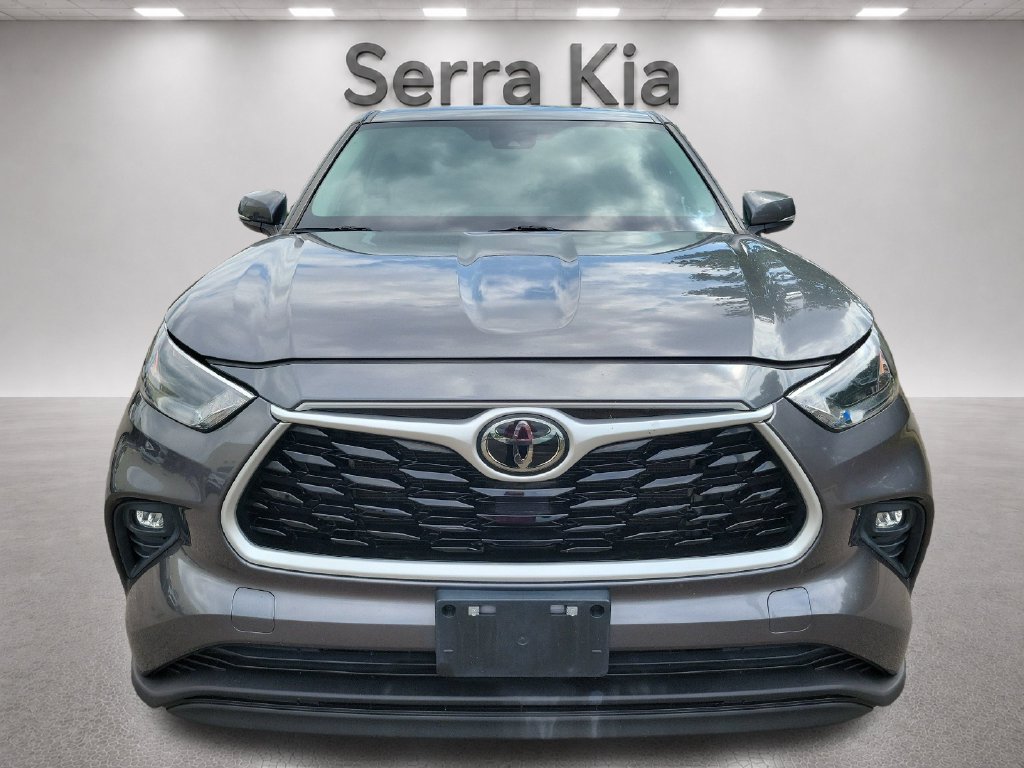 Used 2023 Toyota Highlander LE AWD/4WD image 10