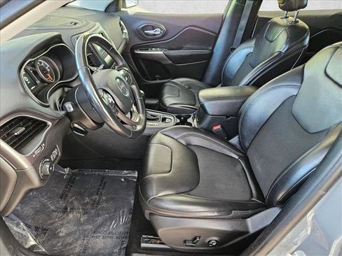 Used 2019 Jeep Cherokee Latitude Plus image 15