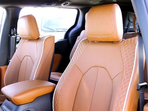 New 2026 Chrysler Pacifica Pinnacle image 10