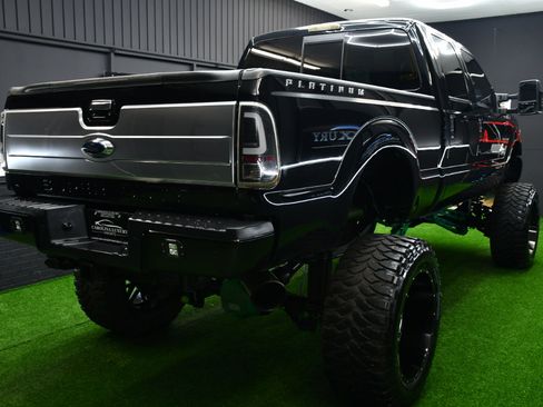 Used 2016 Ford F250 Platinum w/ FX4 Off-Road Package image 4