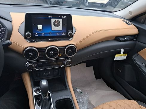 Used 2025 Nissan Sentra SV w/ SV Premium Package image 20