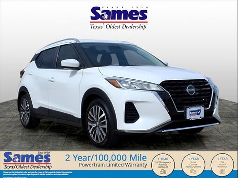 Used 2021 Nissan Kicks SV image 1