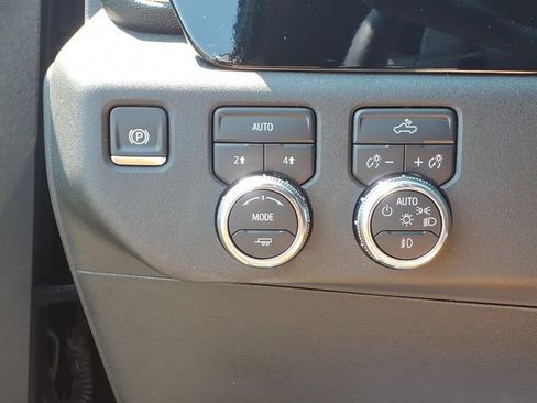 Used 2025 GMC Sierra 1500 Elevation w/ Preferred Package AWD/4WD image 14