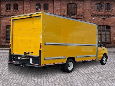 Certified 2021 Ford E-350 and Econoline 350 Super Duty RWD image 4