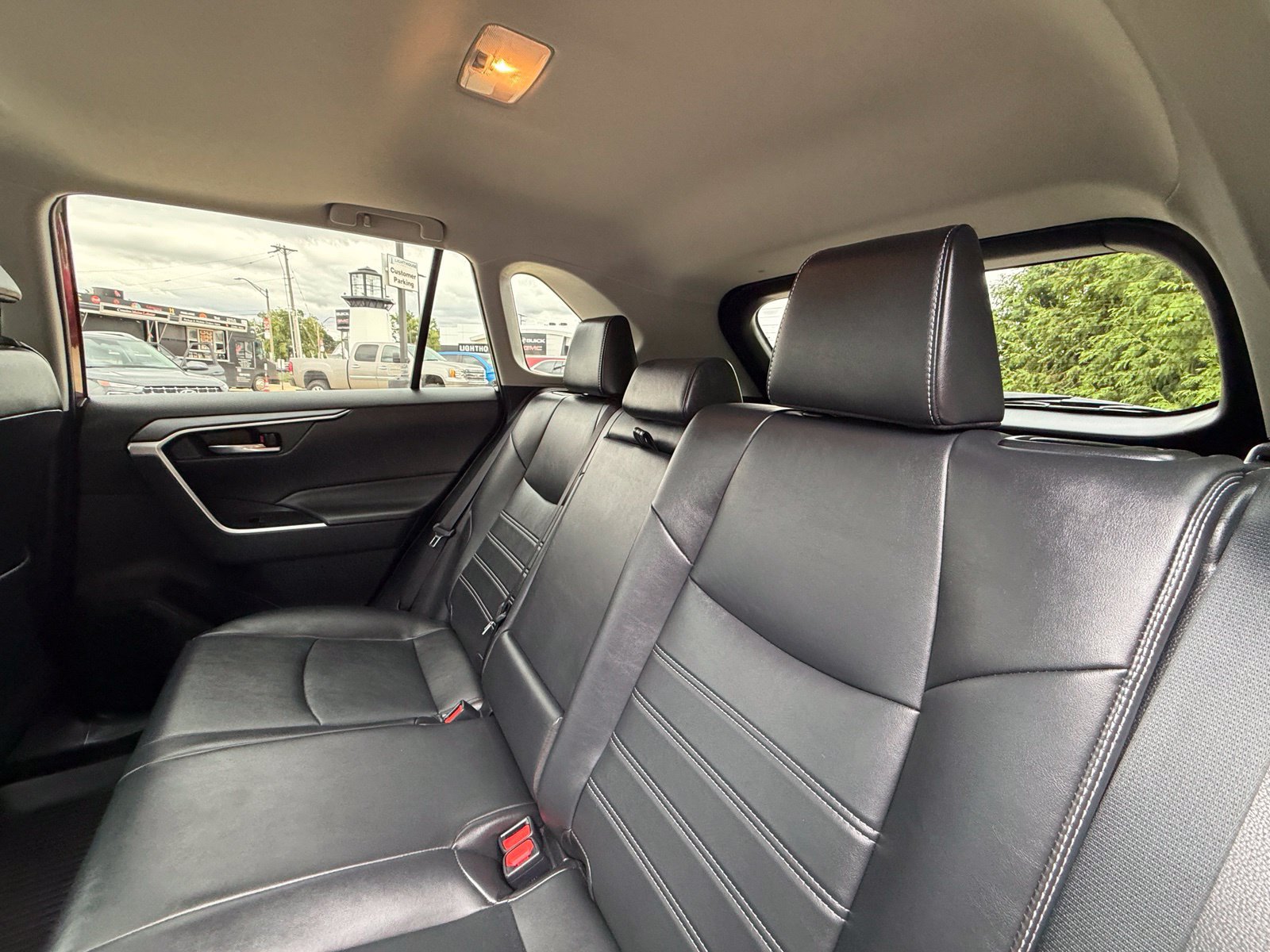 Used 2021 Toyota RAV4 XLE Premium AWD/4WD image 25