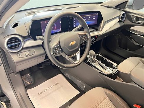 Used 2025 Chevrolet Trax LT w/ LT Convenience Package image 19
