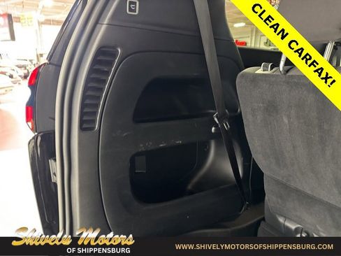 Used 2024 Chrysler Pacifica Touring image 31