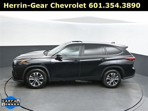 Used 2023 Toyota Highlander XLE image 37