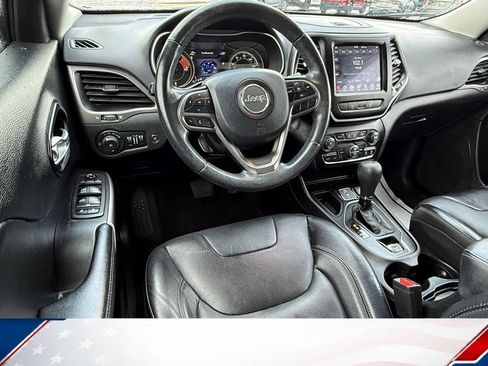 Used 2021 Jeep Cherokee Latitude Lux w/ Comfort/Convenience Group FWD image 17