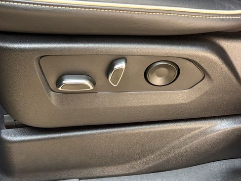 Used 2022 Cadillac Escalade Premium Luxury AWD/4WD image 14
